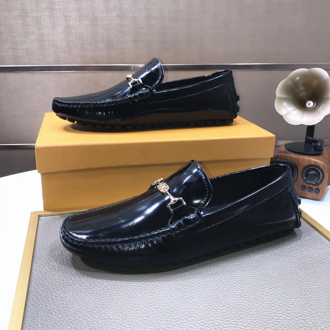 Men's men's shoes 💰420💰 [LV Doudou Shoes] (sheepskin lining) new model is on the market, available on the official website. The new Doudou shoes are processed into single-color materials, and the uppers are made of imported cowhide material. The body of the shoe is fully hemmed with mark thread, and is lined with imported original cowhide leather. The elegant shoe shape is super suitable for all-matching, and the size is 38-44.